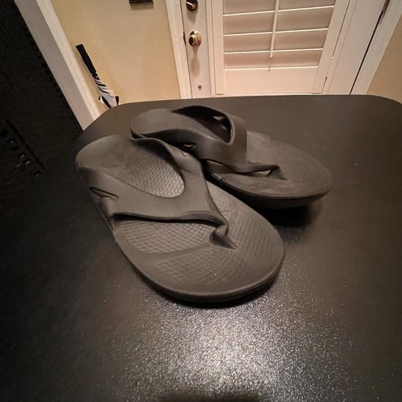 OOfos size 10 men and size 12 women black main image 7